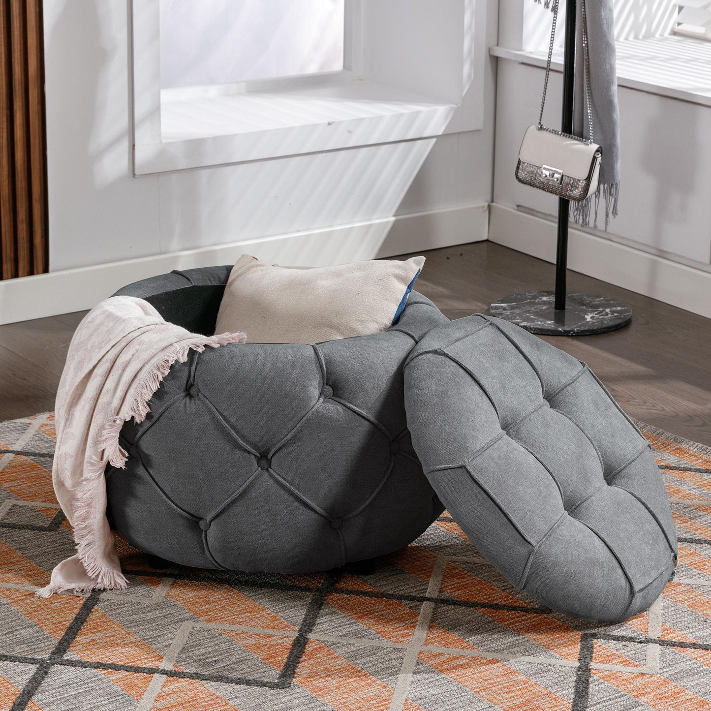 Large Button Tufted Woven Round Storage Footstool。Suitable for living room, bedroom, study